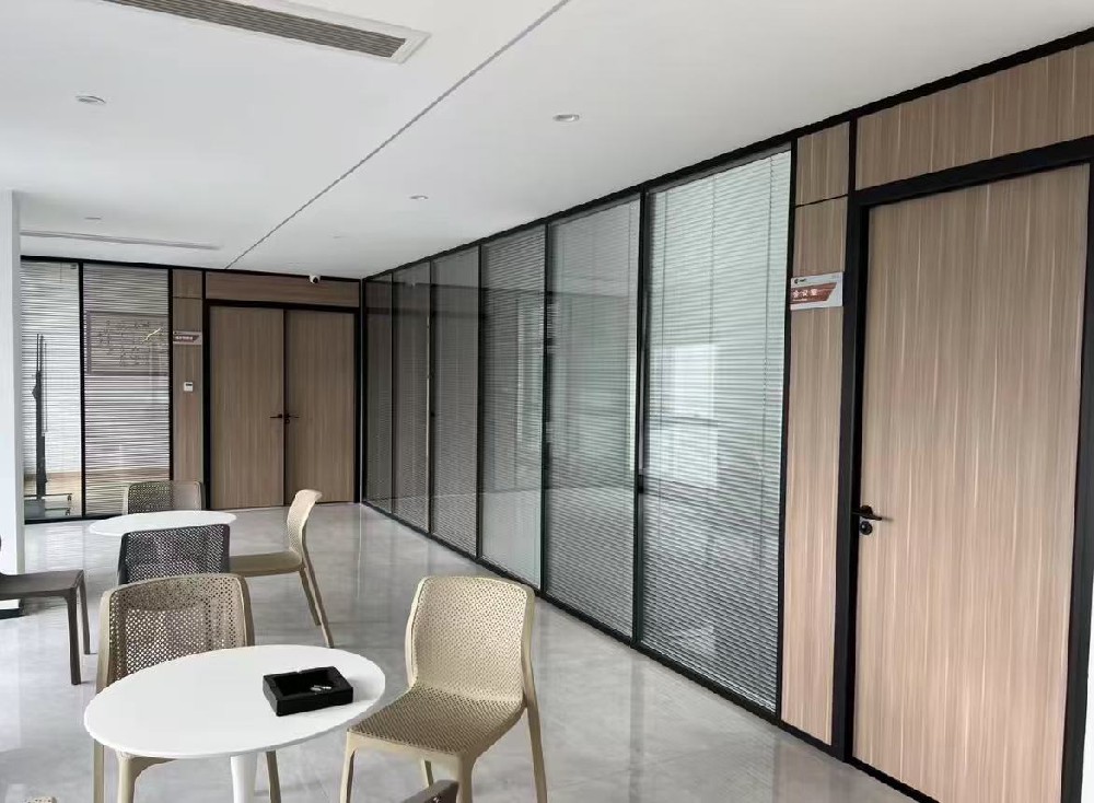 All aluminum partition