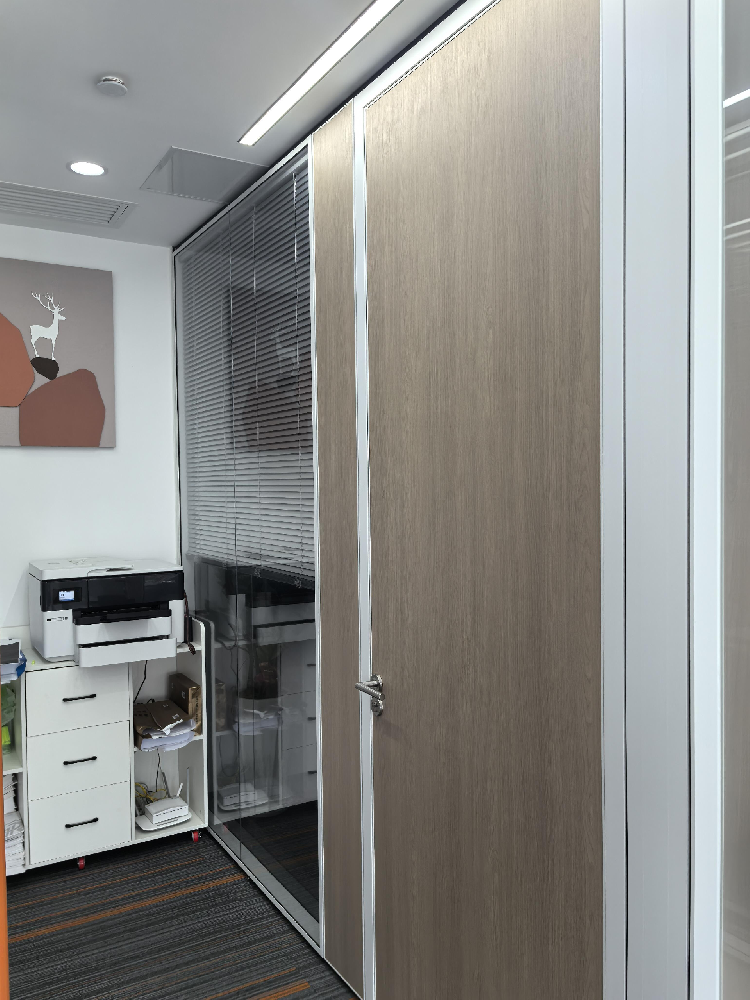 　　Internal steel partition
