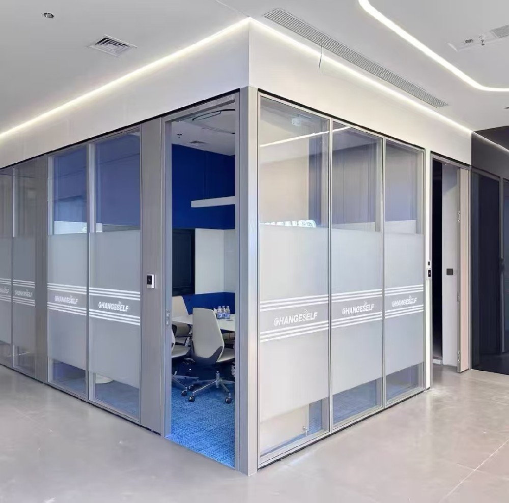 　Internal steel partition