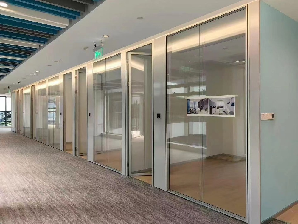 A high-end office glass partitionr