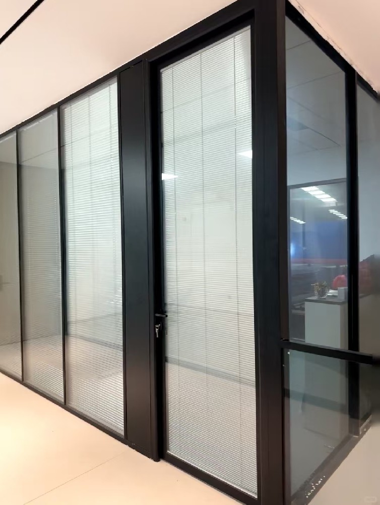 Double glass louver sound insulation