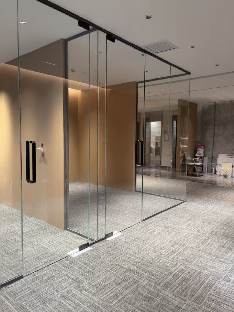 　　Extremely narrow partition