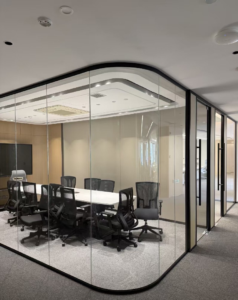 　　Extremely narrow partition